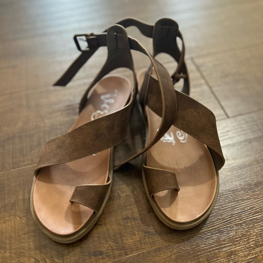 Open toe sandals